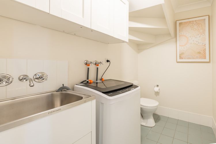 Crystal by the Bay, 4/4-6 Crystal Cl – Wifi, Air Con and Coffee machine