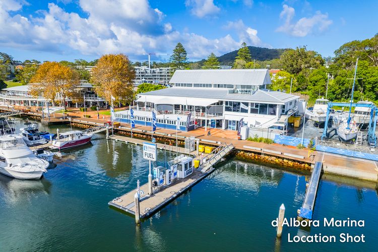 Capriosca, 3/2 Donald St – water views, linen and 5 minutes walk into town