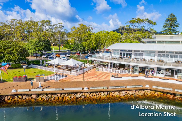 Capriosca, 3/2 Donald St – water views, linen and 5 minutes walk into town