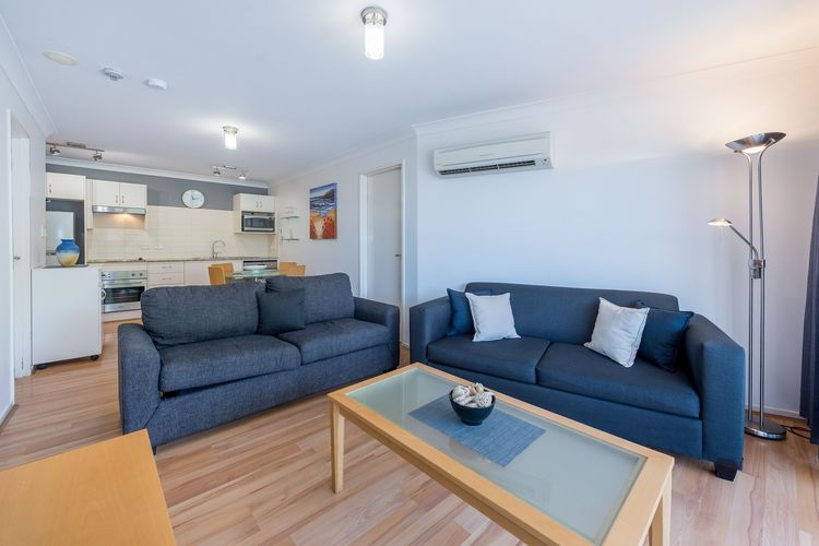 Shoal Bay Beach Apartments, 18/2 Shoal Bay Road – fantastic air conditioned unit with a pool & lift