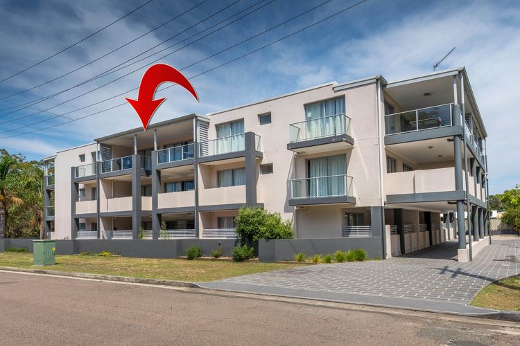 Shoal Bay Beach Apartments, 18/2 Shoal Bay Road – fantastic air conditioned unit with a pool & lift