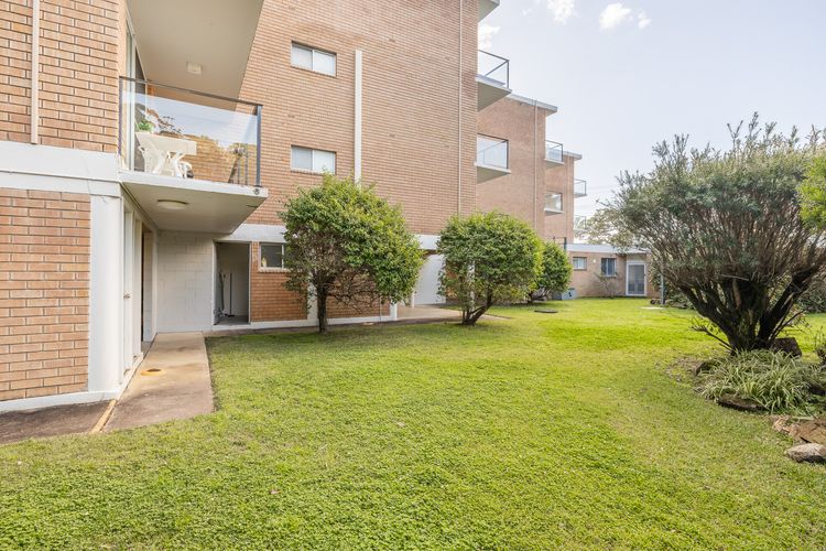 Bella Vista, 2/19 Shoal Bay Rd – 1st floor with waterviews and aircon