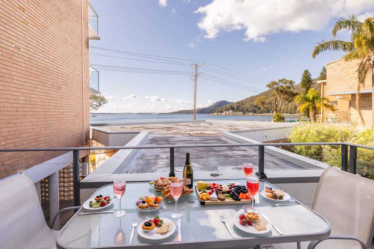 Bella Vista, 2/19 Shoal Bay Rd – 1st floor with waterviews and aircon