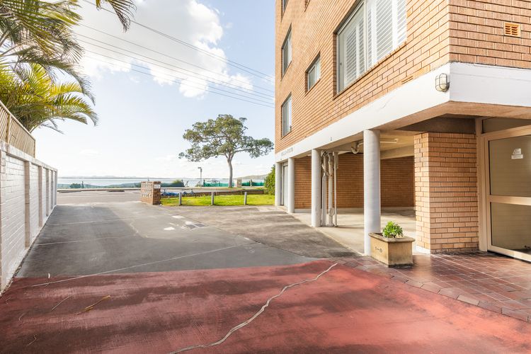 Bella Vista, 2/19 Shoal Bay Rd – 1st floor with waterviews and aircon