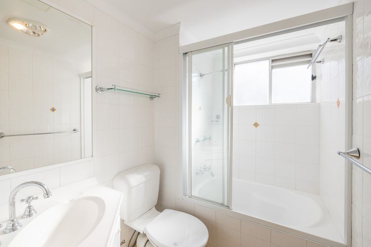 Bella Vista, 2/19 Shoal Bay Rd – 1st floor with waterviews and aircon