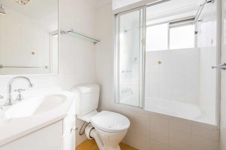 Bella Vista, 2/19 Shoal Bay Rd – 1st floor with waterviews and aircon