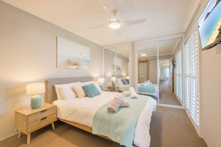 Sunset Towers, 11/25 Donald St – stunning water views, air con, Wi-Fi and Linen provided