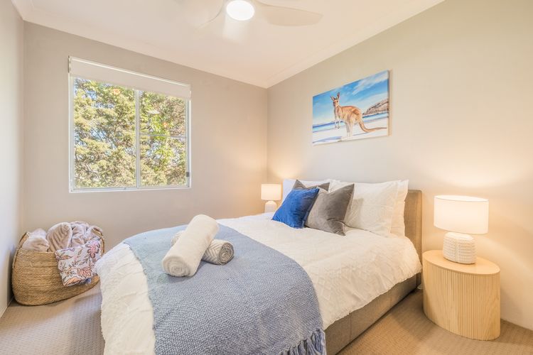 Sunset Towers, 11/25 Donald St – stunning water views, air con, Wi-Fi and Linen provided