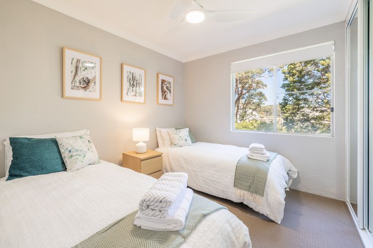 Sunset Towers, 11/25 Donald St – stunning water views, air con, Wi-Fi and Linen provided