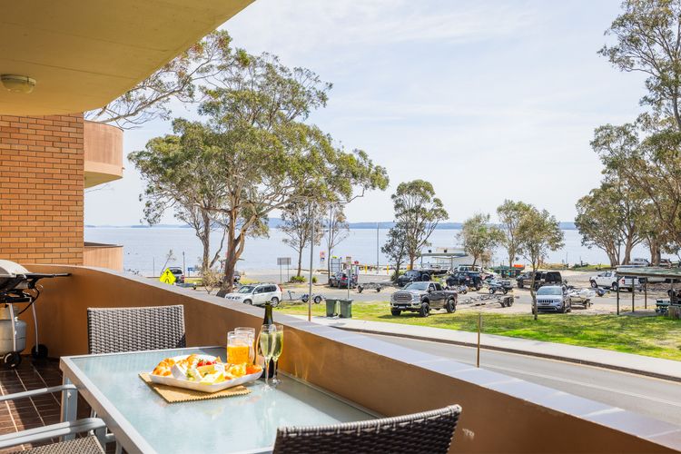Columbia, 4/12 Columbia Cl – water views and fantastic location