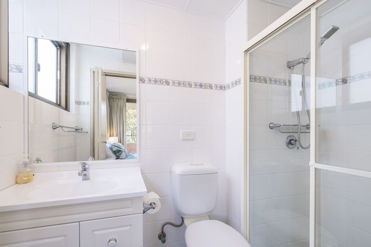 Columbia, 4/12 Columbia Cl – water views and fantastic location