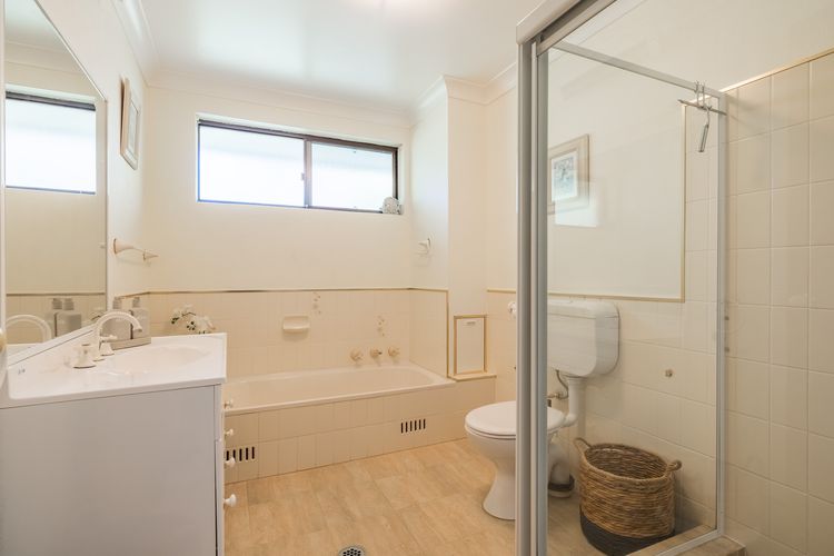 9/12 Weatherly Cl – Air Con, Secure parking close to the water