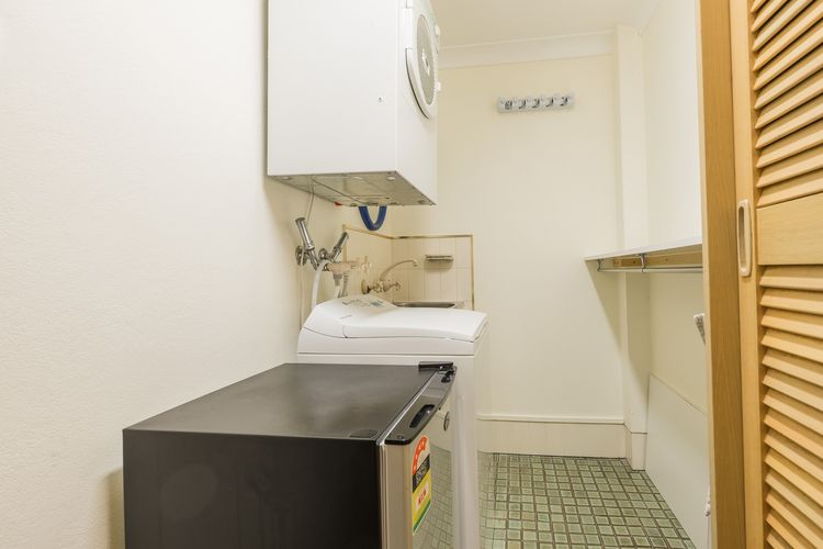 9/12 Weatherly Cl – Air Con, Secure parking close to the water