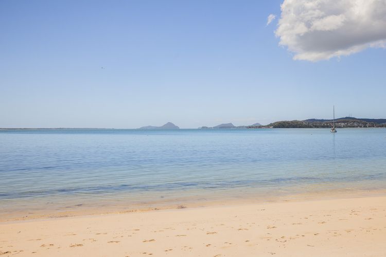 Wanda Beach Waterfront , 161 Soldiers Point Rd – waterfront, air con, linen, Wi-Fi