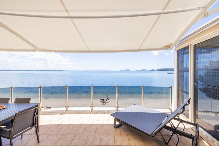 Wanda Beach Waterfront , 161 Soldiers Point Rd – waterfront, air con, linen, Wi-Fi