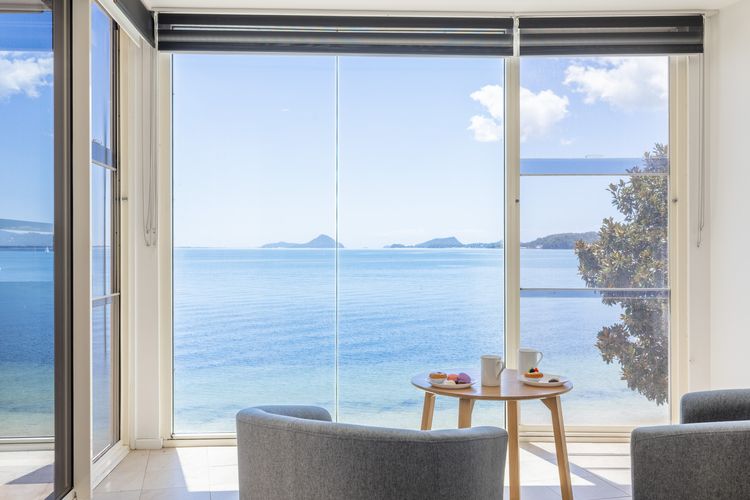 Wanda Beach Waterfront , 161 Soldiers Point Rd – waterfront, air con, linen, Wi-Fi