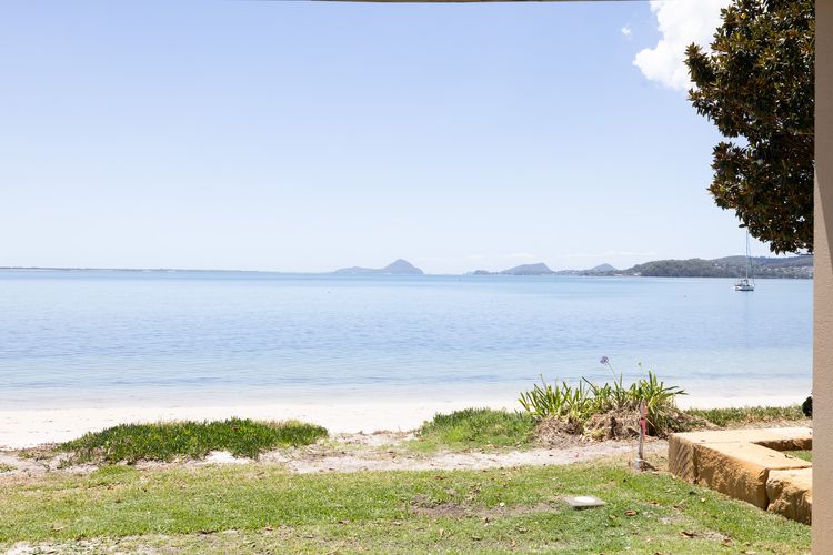 Wanda Beach Waterfront , 161 Soldiers Point Rd – waterfront, air con, linen, Wi-Fi