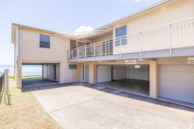 Wanda Beach Waterfront , 161 Soldiers Point Rd – waterfront, air con, linen, Wi-Fi