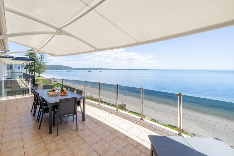 Wanda Beach Waterfront , 161 Soldiers Point Rd – waterfront, air con, linen, Wi-Fi