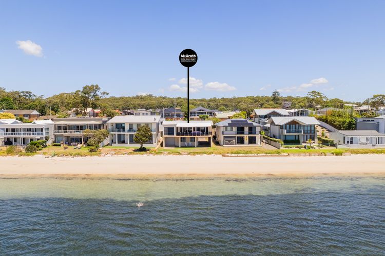 Wanda Beach Waterfront , 161 Soldiers Point Rd – waterfront, air con, linen, Wi-Fi