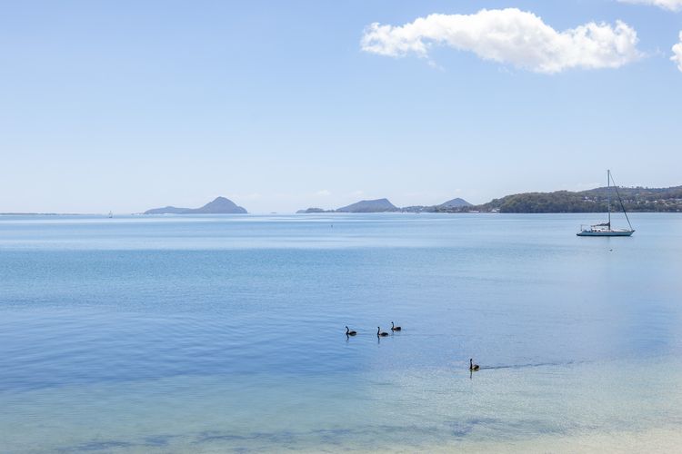 Wanda Beach Waterfront , 161 Soldiers Point Rd – waterfront, air con, linen, Wi-Fi