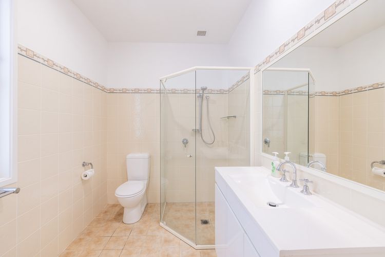 Wanda Beach Waterfront , 161 Soldiers Point Rd – waterfront, air con, linen, Wi-Fi