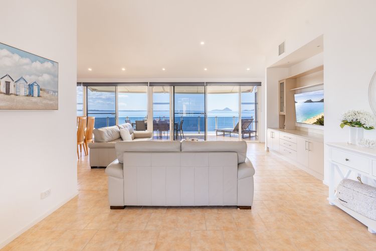 Wanda Beach Waterfront , 161 Soldiers Point Rd – waterfront, air con, linen, Wi-Fi