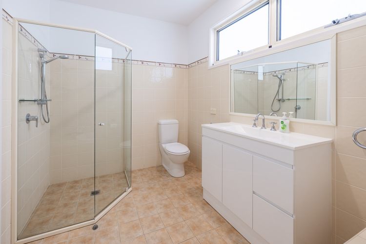 Wanda Beach Waterfront , 161 Soldiers Point Rd – waterfront, air con, linen, Wi-Fi