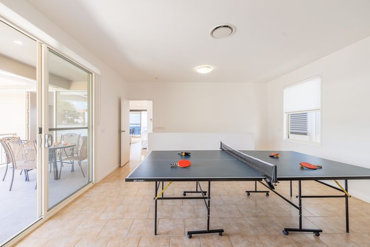 Wanda Beach Waterfront , 161 Soldiers Point Rd – waterfront, air con, linen, Wi-Fi