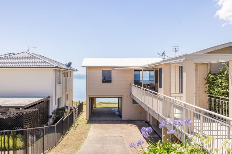 Wanda Beach Waterfront , 161 Soldiers Point Rd – waterfront, air con, linen, Wi-Fi