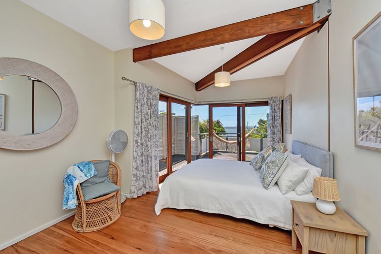 Gloucester Retreat B, 23B Gloucester St – waterviews, Wi-Fi, Linen and Bed Making