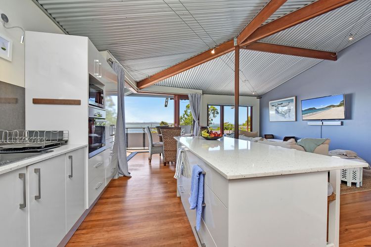 Gloucester Retreat B, 23B Gloucester St – waterviews, Wi-Fi, Linen and Bed Making