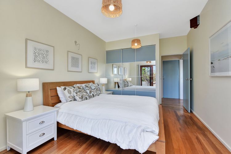Gloucester Retreat B, 23B Gloucester St – waterviews, Wi-Fi, Linen and Bed Making