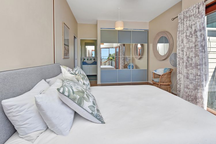 Gloucester Retreat B, 23B Gloucester St – waterviews, Wi-Fi, Linen and Bed Making