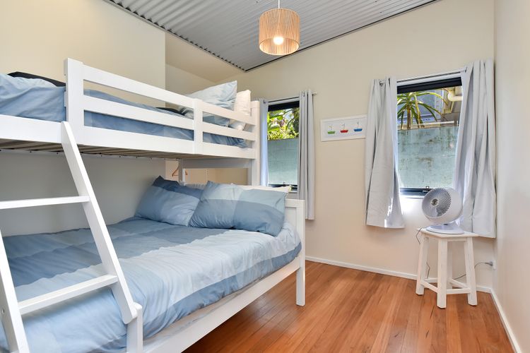 Gloucester Retreat B, 23B Gloucester St – waterviews, Wi-Fi, Linen and Bed Making