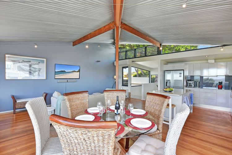 Gloucester Retreat B, 23B Gloucester St – waterviews, Wi-Fi, Linen and Bed Making
