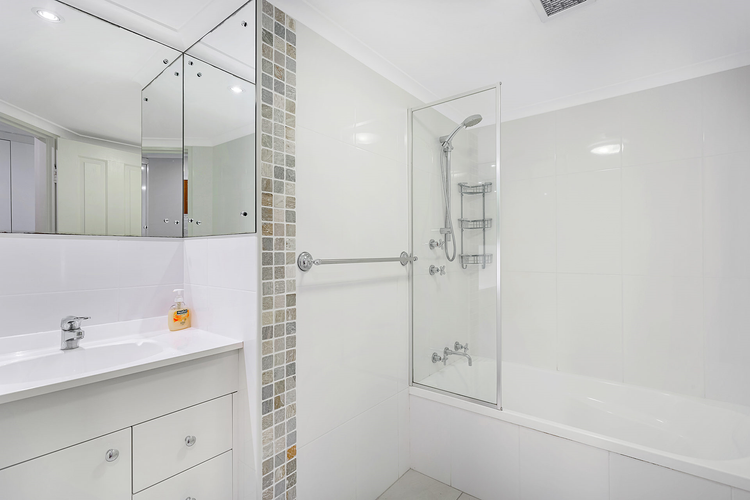 Bay Parklands, 19/2 Gowrie Avenue – ground floor unit with water views & WIFI