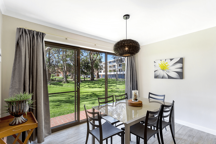 Bay Parklands, 19/2 Gowrie Avenue – ground floor unit with water views & WIFI