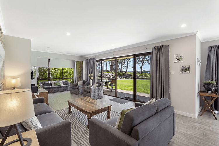 Bay Parklands, 19/2 Gowrie Avenue – ground floor unit with water views & WIFI