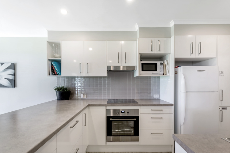 Bay Parklands, 19/2 Gowrie Avenue – ground floor unit with water views & WIFI