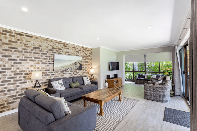 Bay Parklands, 19/2 Gowrie Avenue – ground floor unit with water views & WIFI