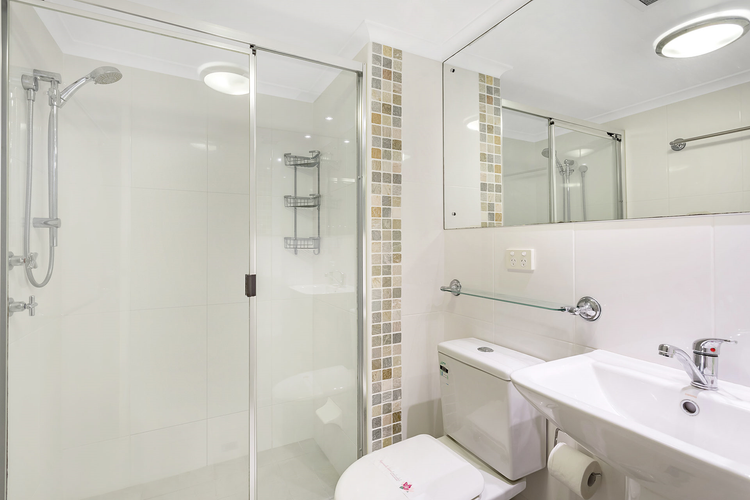 Bay Parklands, 19/2 Gowrie Avenue – ground floor unit with water views & WIFI