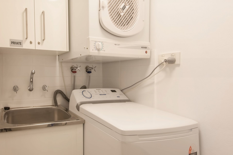 Bay Parklands, 19/2 Gowrie Avenue – ground floor unit with water views & WIFI