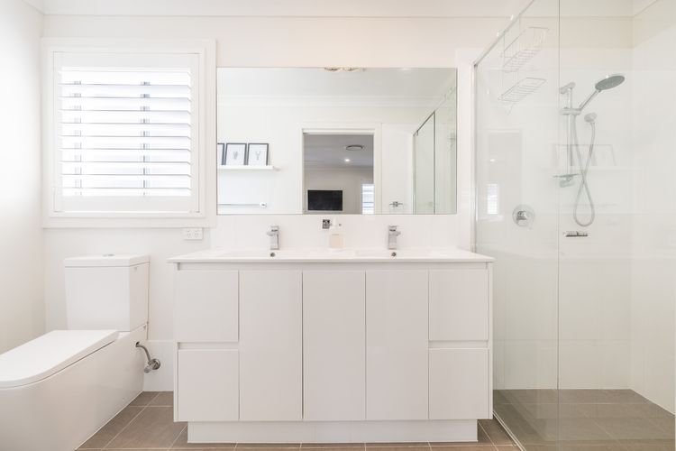 Capri Blue, 2/88 Tomaree Rd – stunning townhouse with Wi-Fi, Air Con