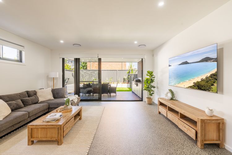 Summer Dayz Shoal Bay, 21B Tomaree Rd – ducted air and WiFi