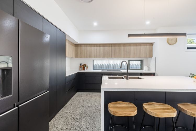 Summer Dayz Shoal Bay, 21B Tomaree Rd – ducted air and WiFi