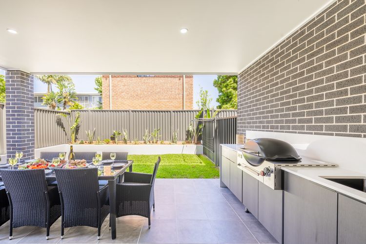 Summer Dayz Shoal Bay, 21B Tomaree Rd – ducted air and WiFi