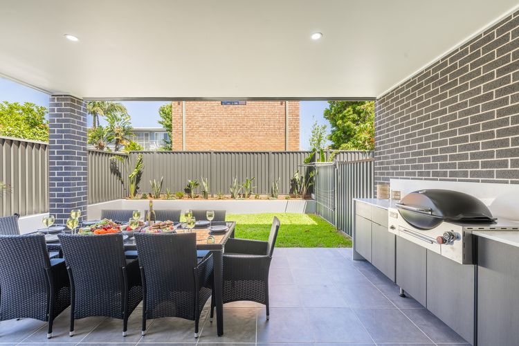 Summer Dayz Shoal Bay, 21B Tomaree Rd – ducted air and WiFi