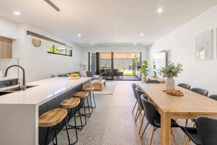 Summer Dayz Shoal Bay, 21B Tomaree Rd – ducted air and WiFi