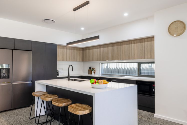 Summer Dayz Shoal Bay, 21B Tomaree Rd – ducted air and WiFi